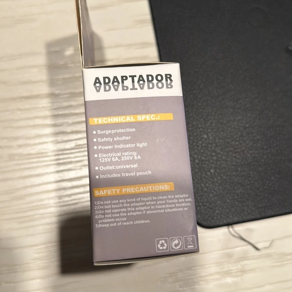 Universal travel adaptor